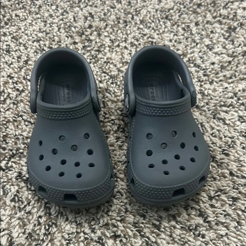 CROCS Gray Sandals with Ventilation and Heel Strap - new condition!
